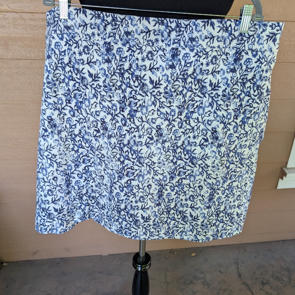 Westport Blu and White Floral Skort